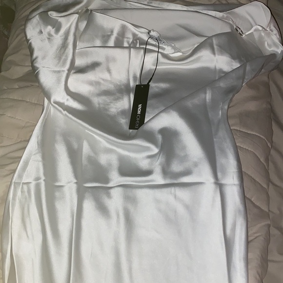 Fashion Nova Serene Escape Satin MIDI Dress White New with Tags XL Sexy &Classy - Picture 5 of 6